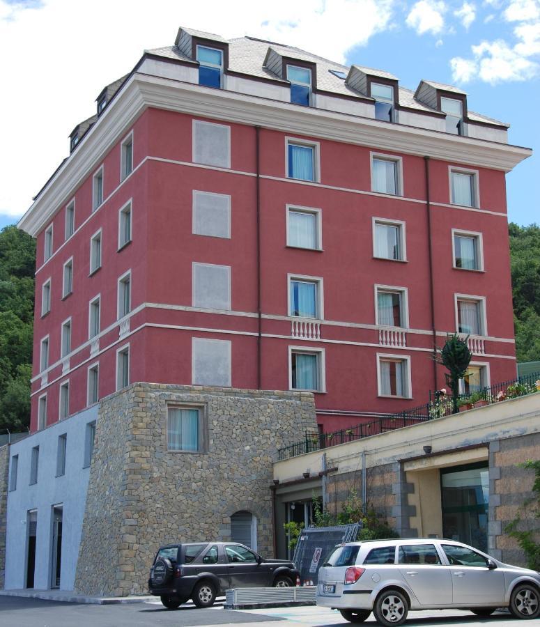 Sea Art Hotel Вадо Лигуре Екстериор снимка