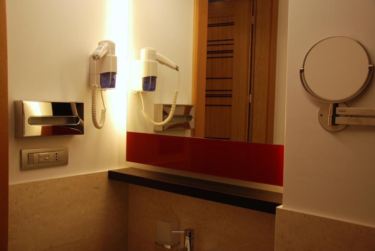 Sea Art Hotel Вадо Лигуре Екстериор снимка