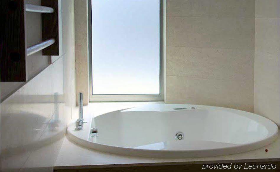 Sea Art Hotel Вадо Лигуре Екстериор снимка