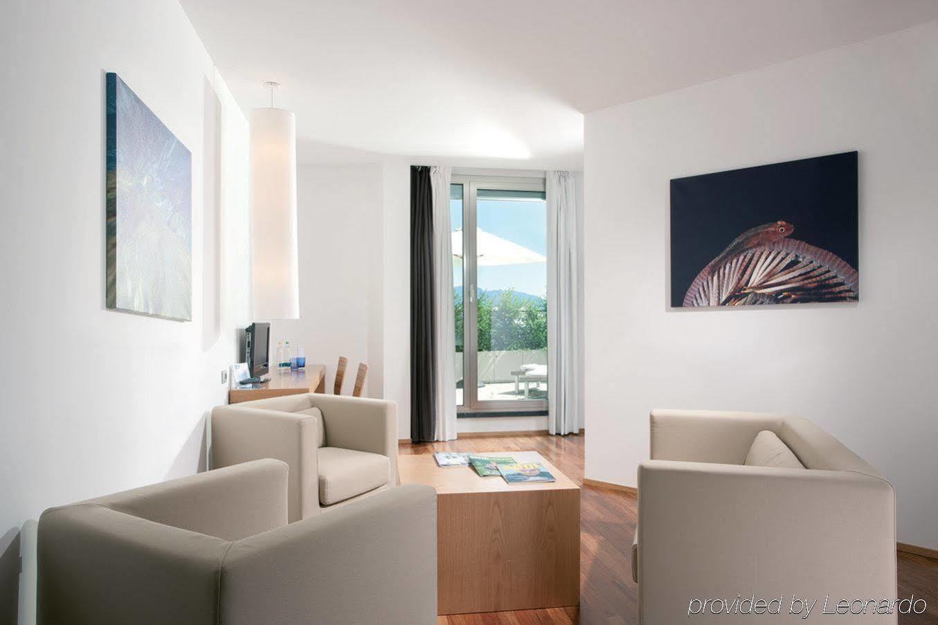 Sea Art Hotel Вадо Лигуре Екстериор снимка